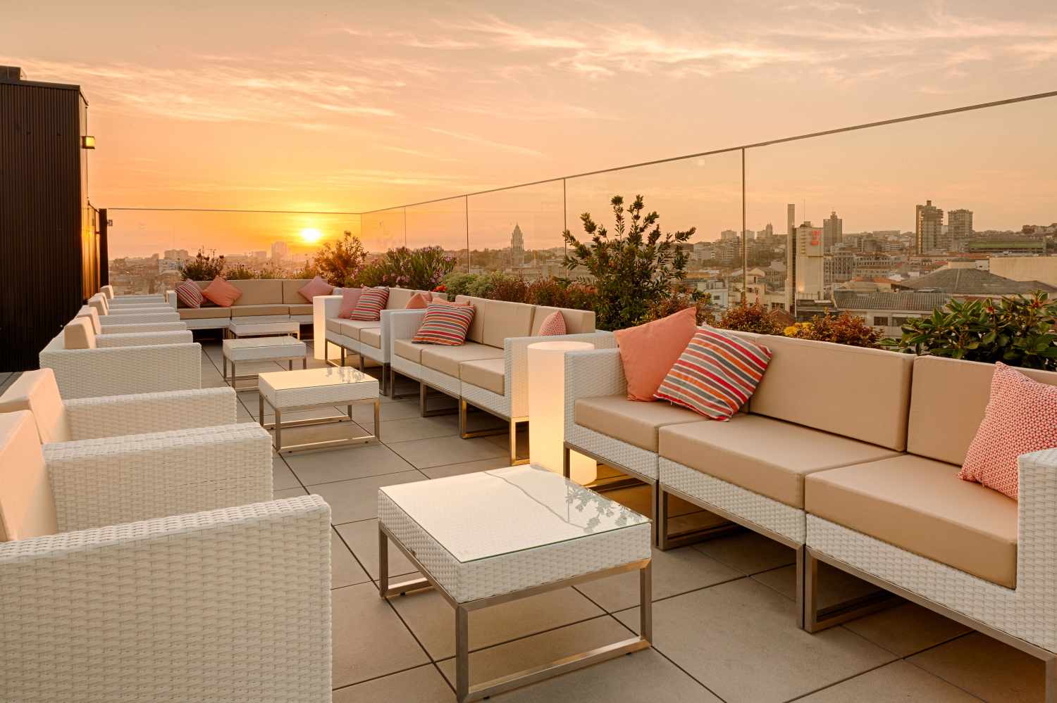 Premium Porto Downtown Hotel – Dakterras bij zonsondergang, Porto
