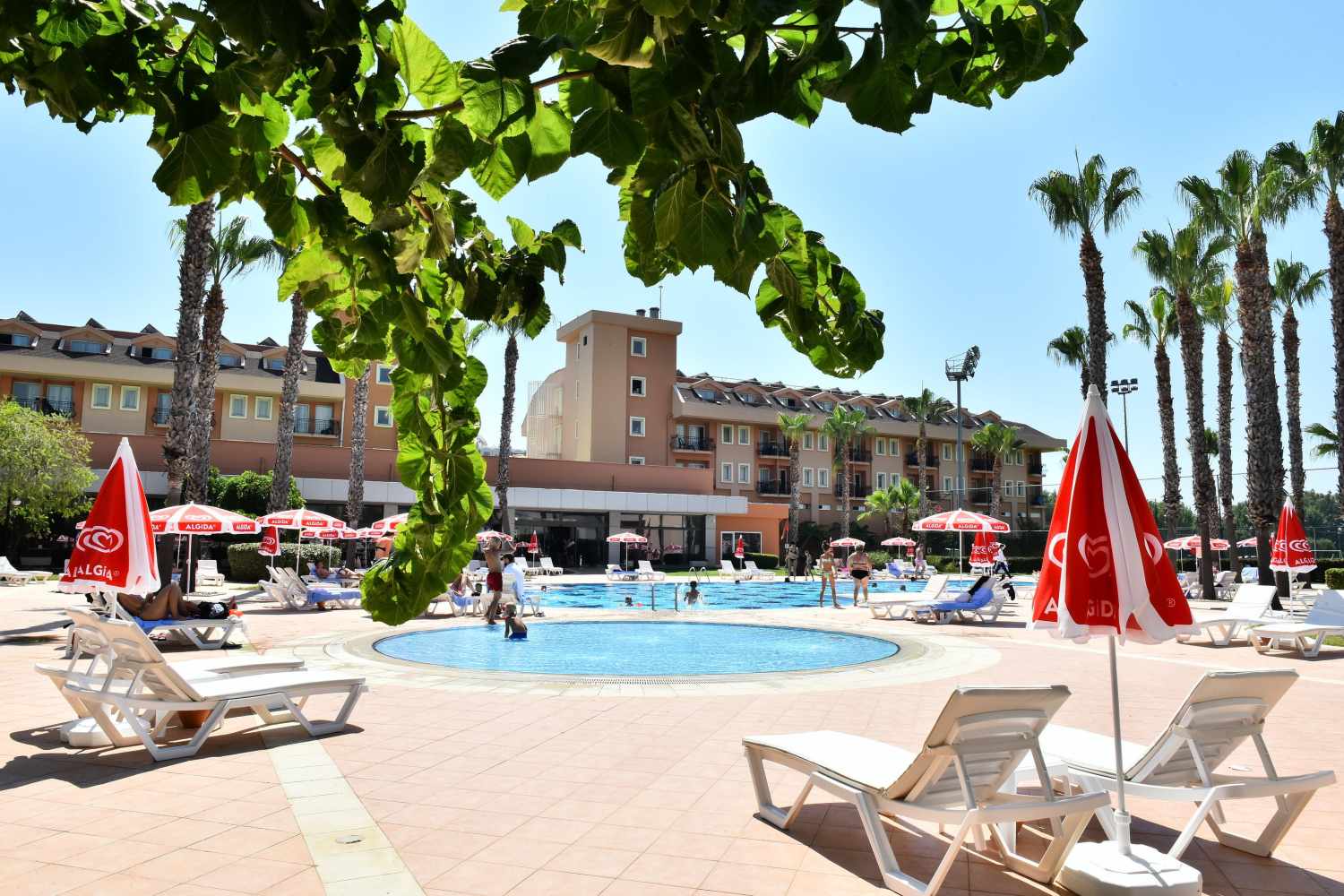 Viking Park Hotel & Spa – Zwembad met ligbedden, Kiris