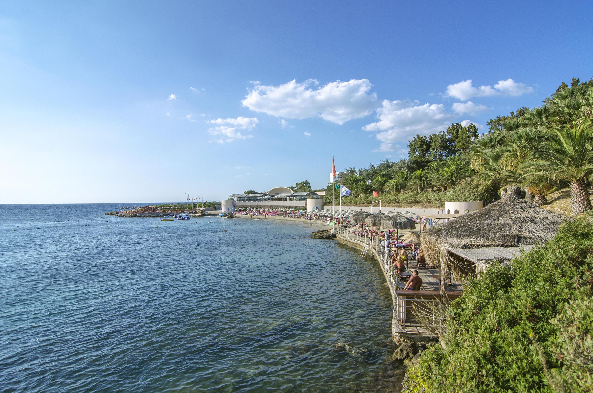 The Grand Blue Sky International – Kust met wandelpad, Kusadasi