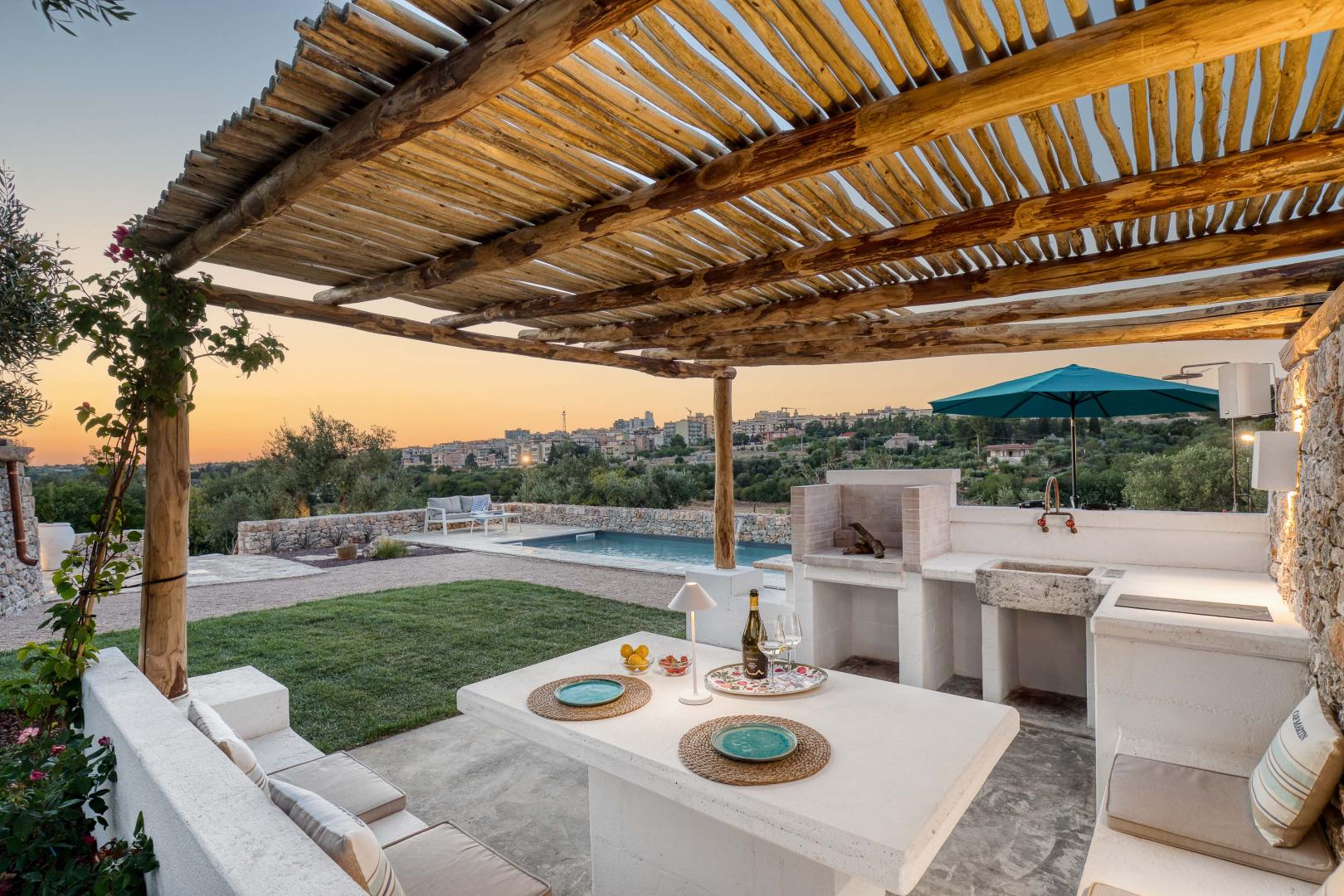 Trulli Terra Magica B&B – Terras bij zonsondergang, Putignano