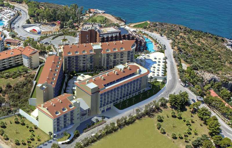Ramada Hotel & Suites by Wyndham Kusadasi – Resort aan de kust, Kusadasi