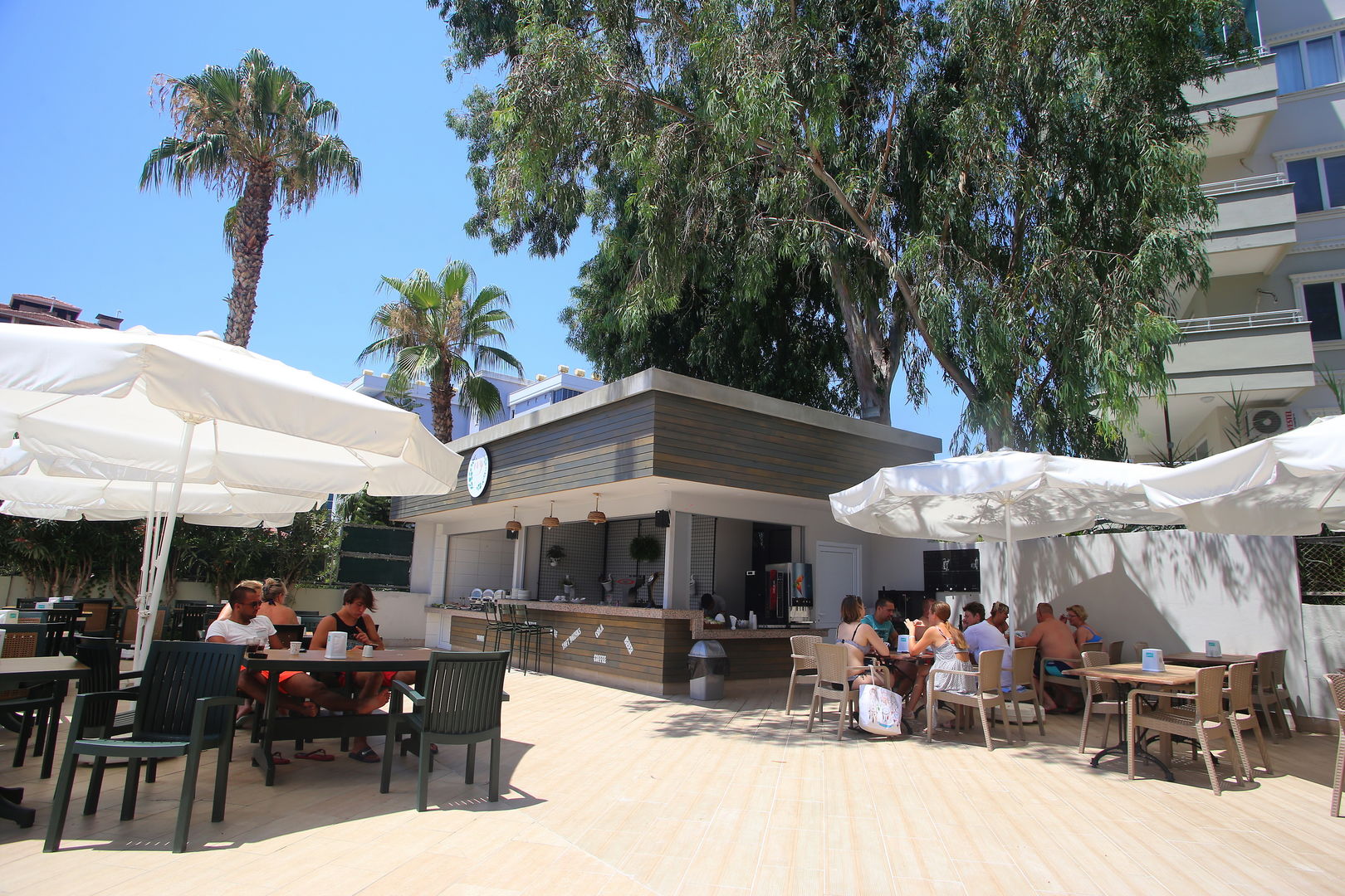 Simply Fine Hotel Alize – Terras met parasols, Alanya