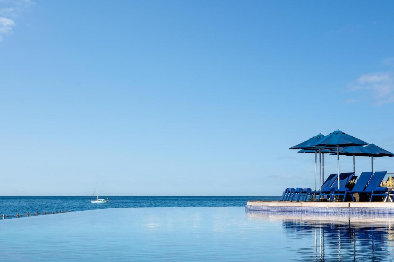 Hotel Marina Suites – Zwembad met parasols, Puerto Rico