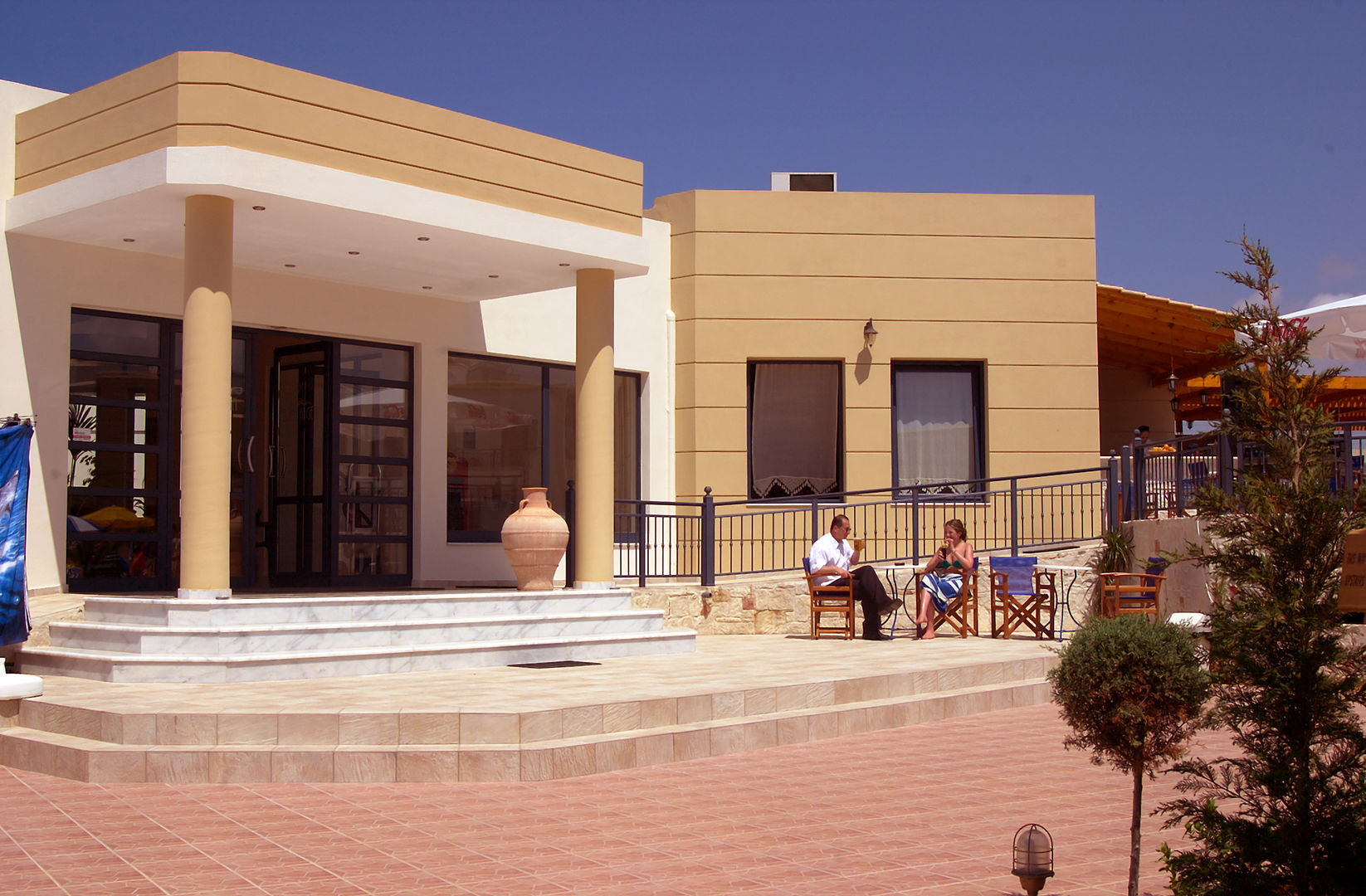 Blue Aegean Hotel & Suites – Entree met terras, Heraklion
