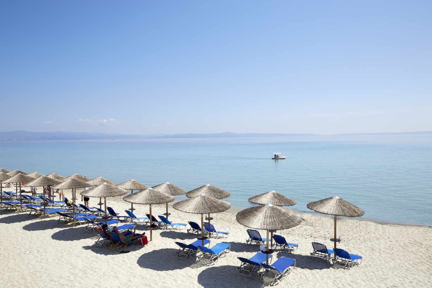 Ammon Zeus Luxury Beach Hotel – Strand met ligbedden, Kallithea