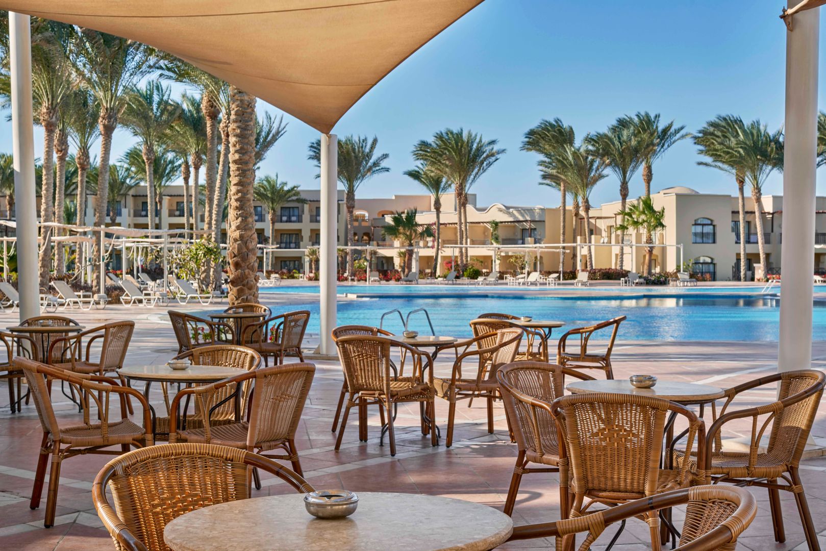 JAZ Lamaya Resort – Terras bij zwembad, Madinat Coraya