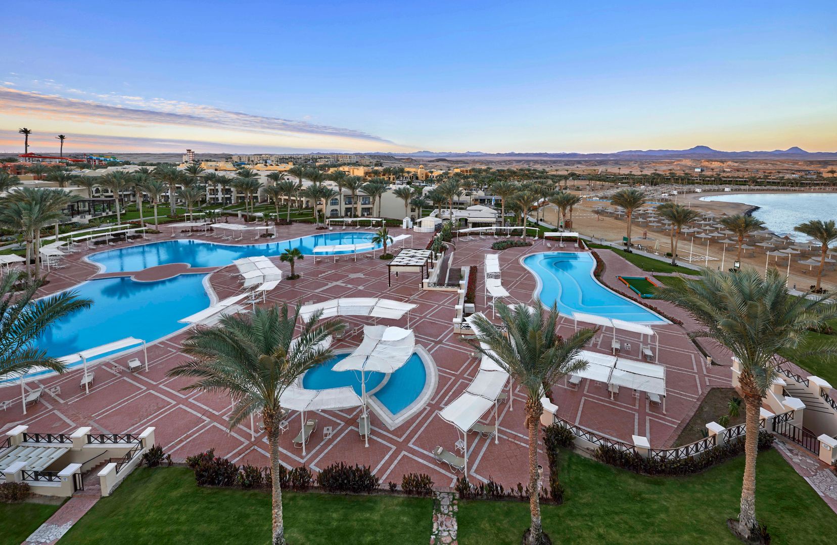 JAZ Lamaya Resort – Zwembaden van boven, Madinat Coraya