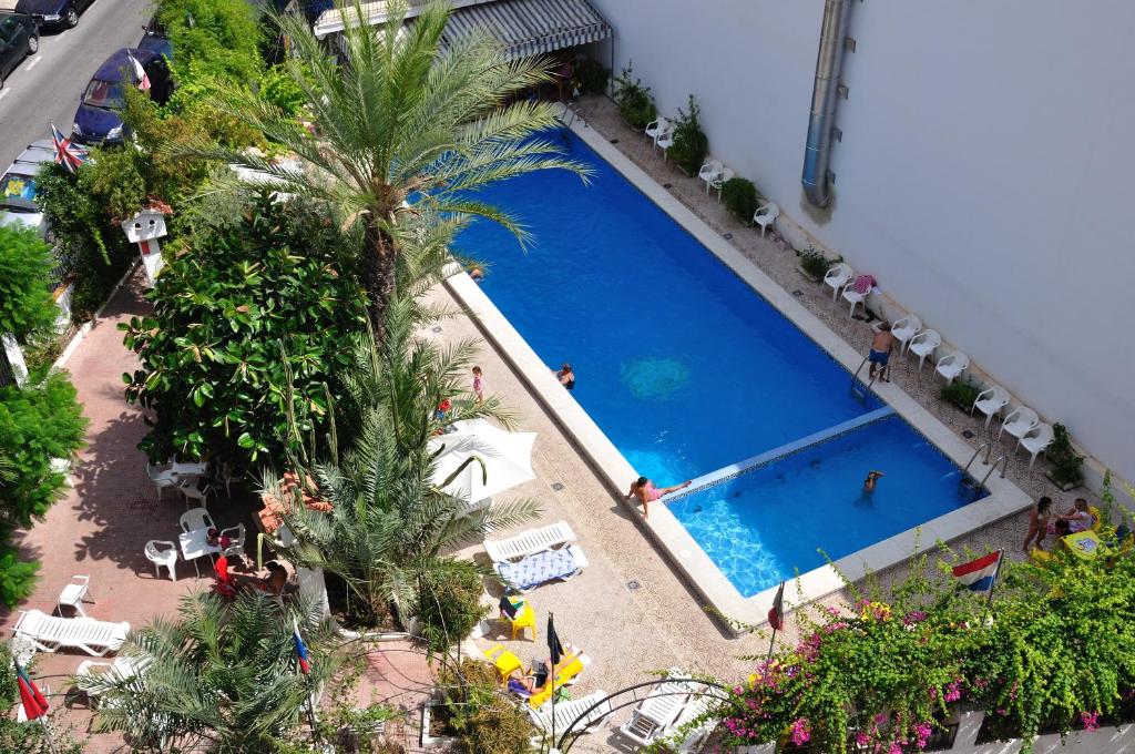 Cuco Hotel cover