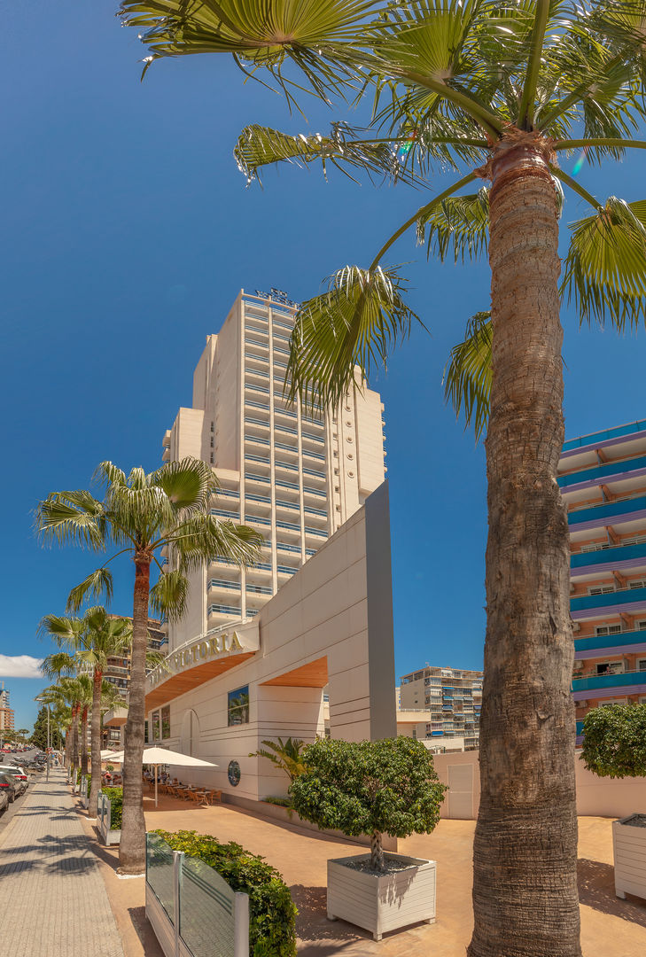 RH Victoria – Hoogbouw met palmen, Benidorm