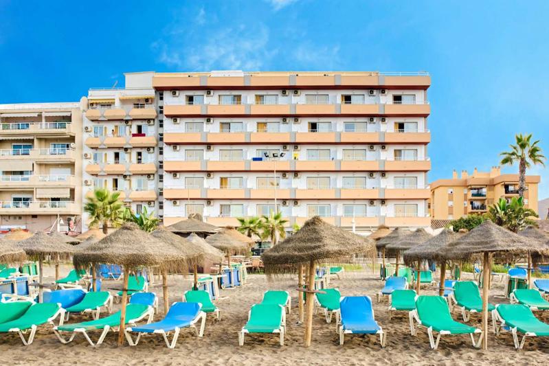 Hotel Rincon Sol – Strand met parasols, Rincón de la Victoria
