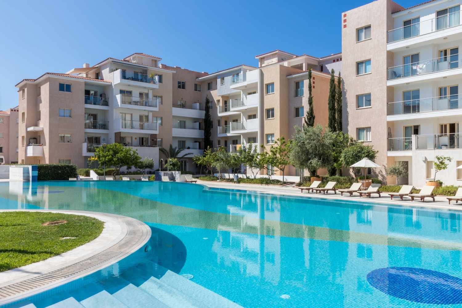 Elysia Park – Zwembad bij appartementen, Paphos