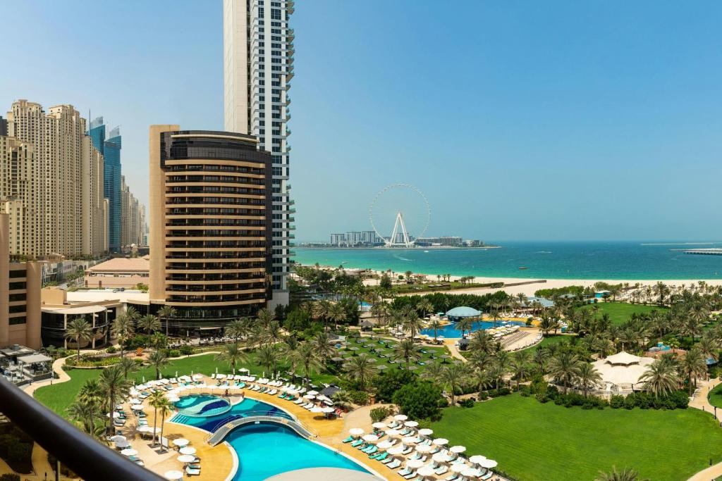 Le Royal Meridien Beach Resort & Spa cover