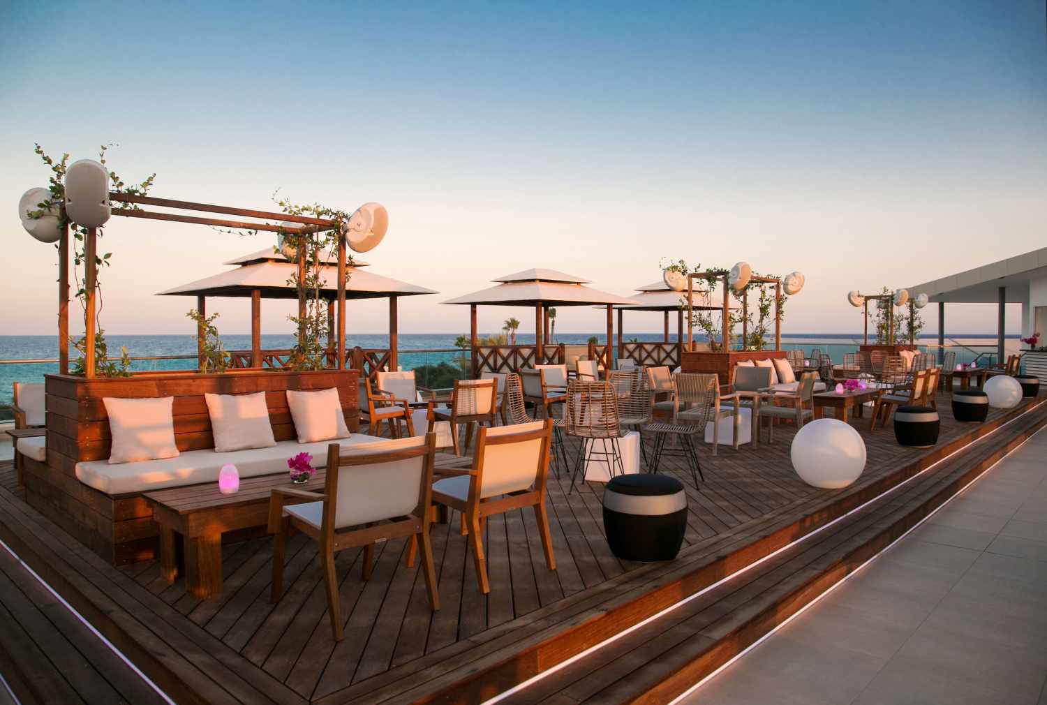 Asterias Beach Hotel – Terras bij zonsondergang, Ayia Napa