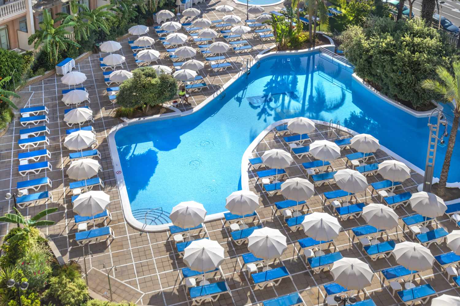 Ponient Dorada Palace by PortAventura World – Zwembad met parasols, Salou
