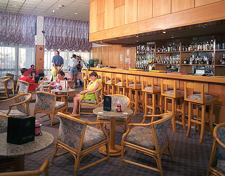 Kapetanios Bay Hotel