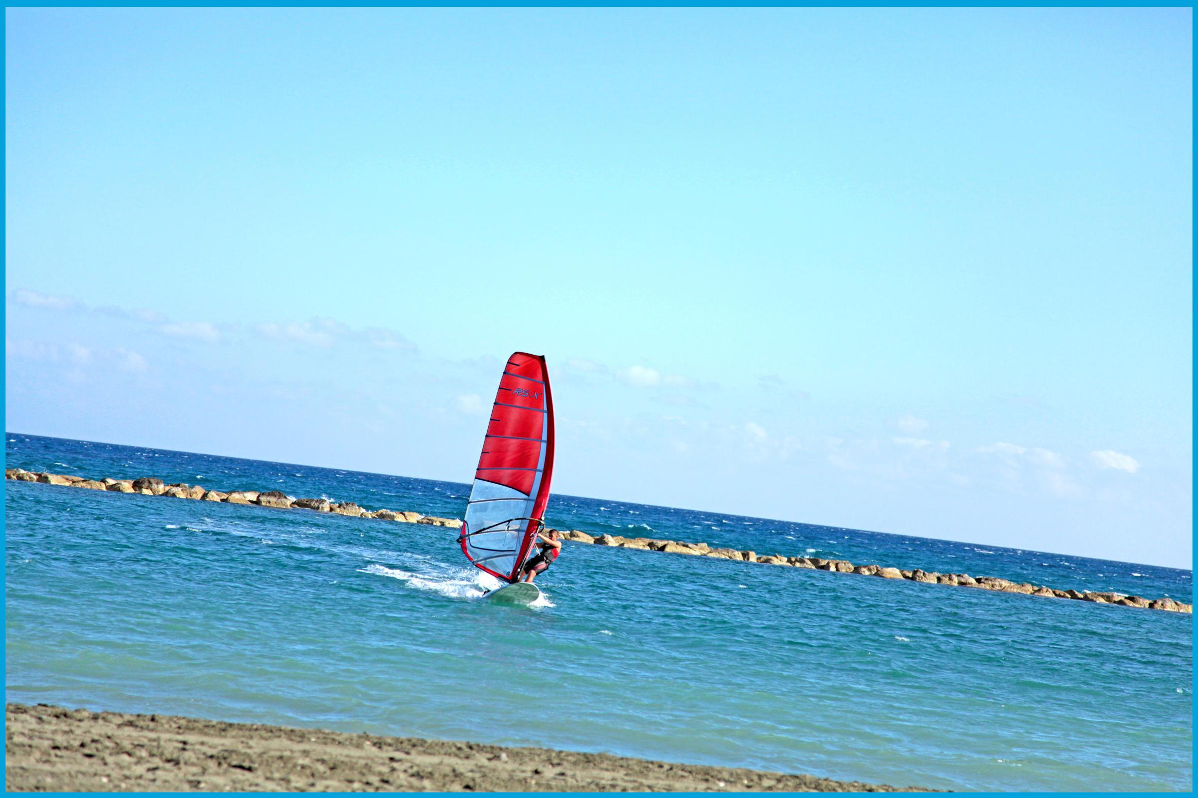 Poseidonia Beach Hotel – Windsurfen op zee, Agios Tychonas