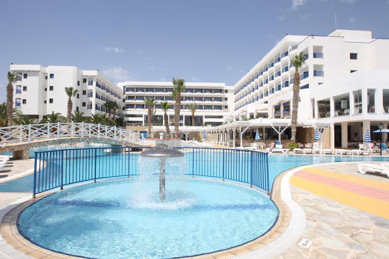 Ascos Coral Beach Hotel – Zwembad met fontein, Paphos