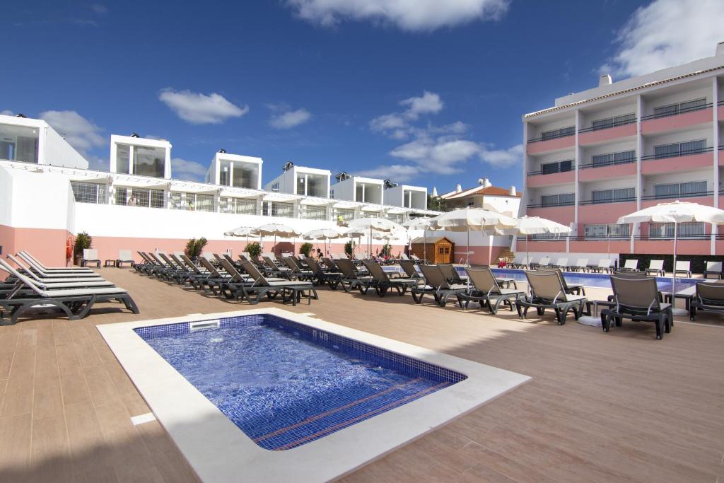 Luna Hotel da Oura – Zwembad met ligbedden, Albufeira