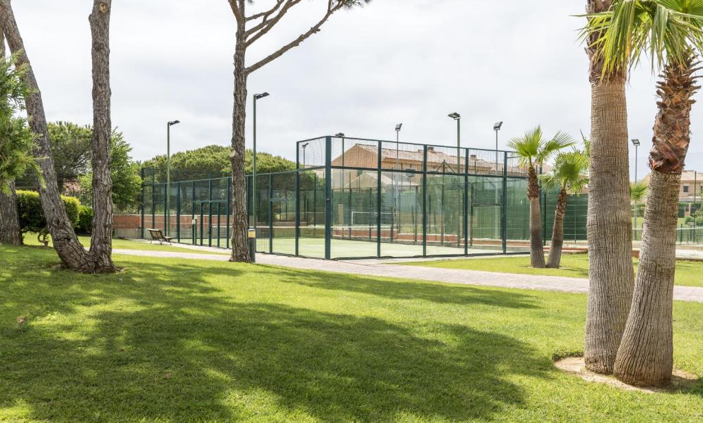 Aparthotel ILUNION Sancti Petri – Padelbaan, Novo Sancti Petri