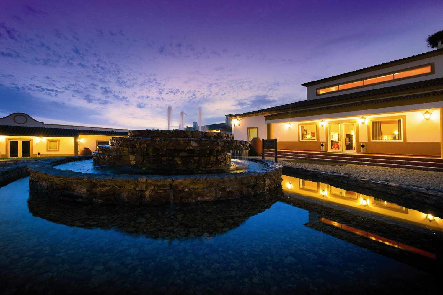Hotel Rural Vila Gale Alentejo Vineyards – Fontein bij avond, Beja