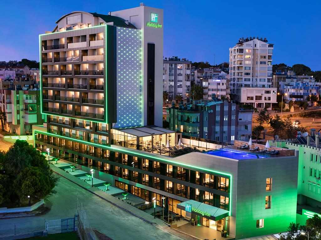 Holiday Inn Antalya - Lara – Hotel in de avond, Antalya
