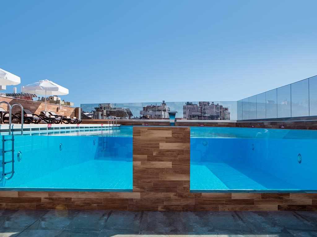 Holiday Inn Antalya - Lara – Dakzwembad met glaswand, Antalya