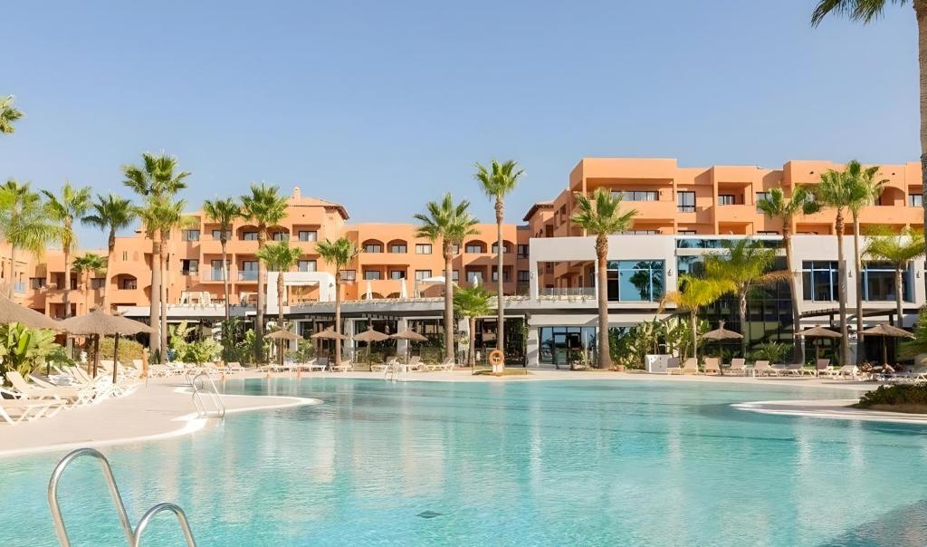 Bakour Oh Nice Costa del Sol – Zwembad met hotelgevel, Benahavis