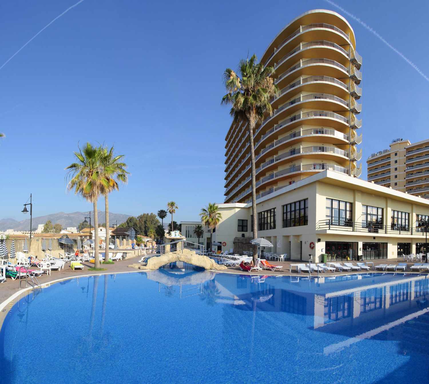 Ibersol Torremolinos Beach – Zwembad en palmen, Torremolinos