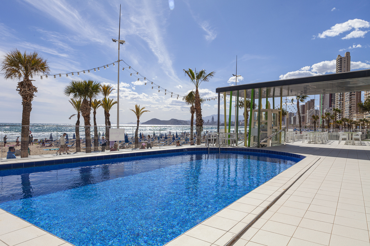 Brisa – Zwembad bij het strand, Benidorm