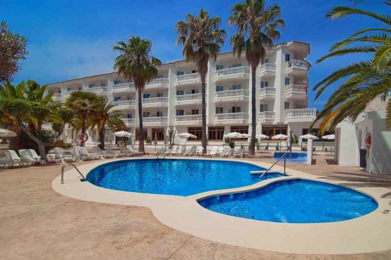 Hotel Servigroup Romana – Zwembad met palmen, Alcossebre