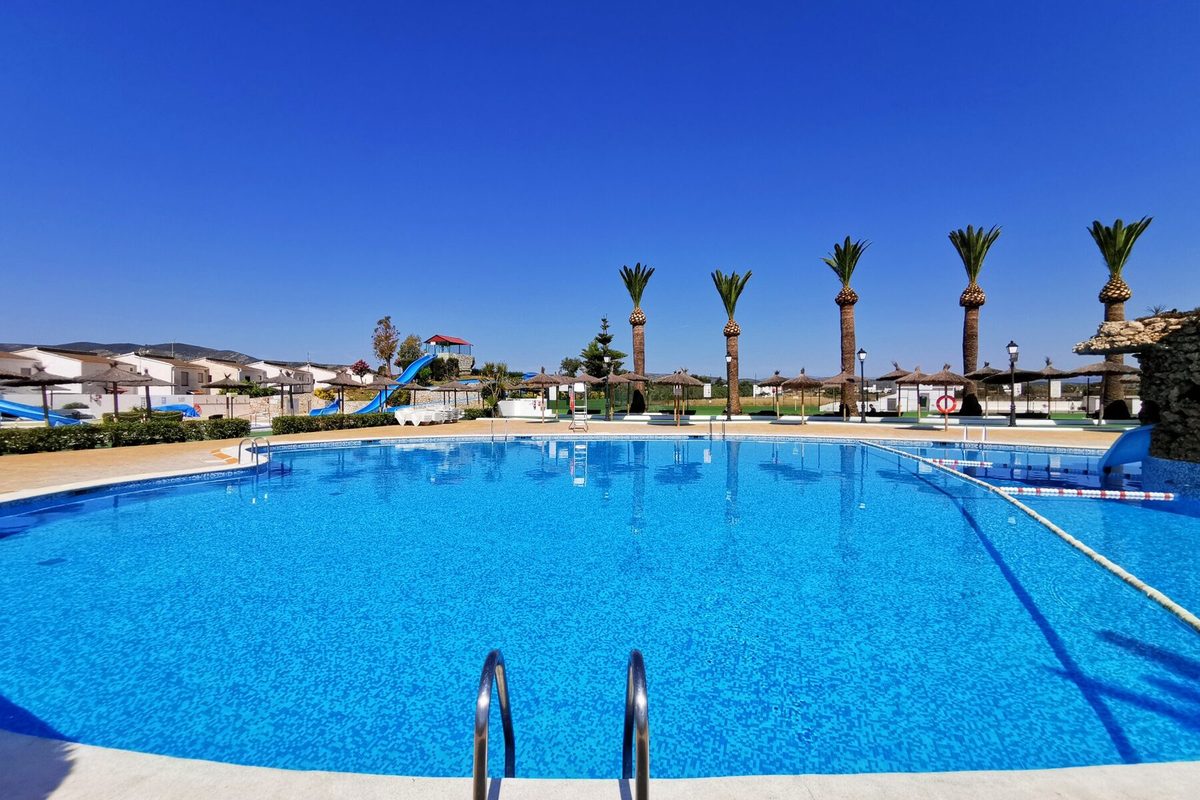 Aparthotel & Spa Acualandia – Zwembad met palmen, Peñiscola