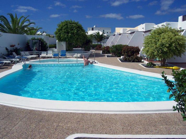 La Laguneta – Zwembad met zwemmer, Puerto del Carmen