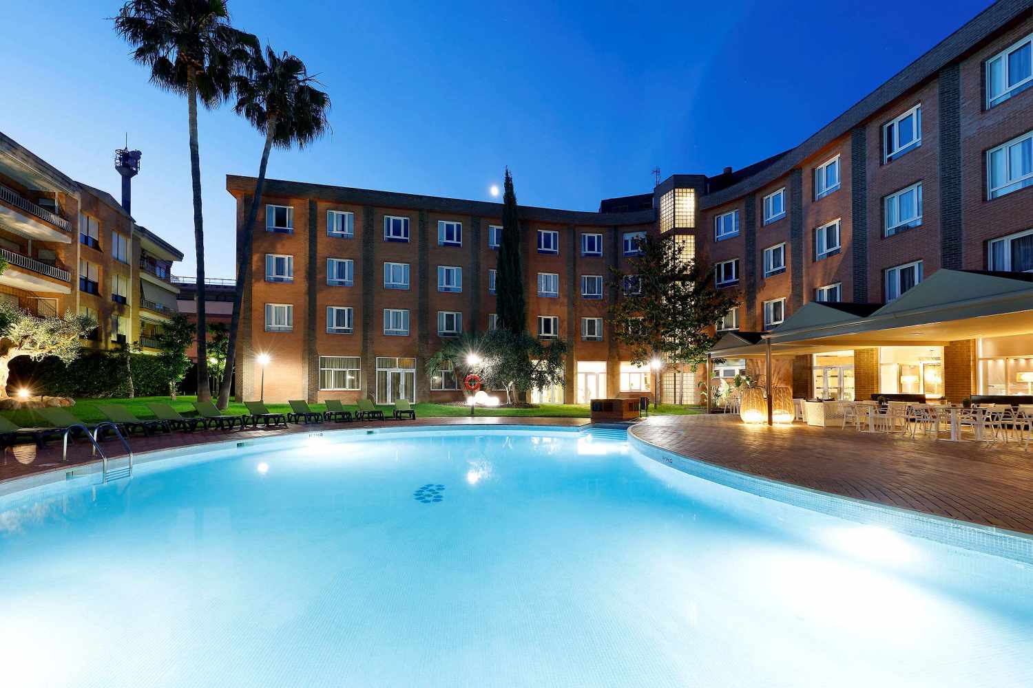 Hotel SB Corona Tortosa – Zwembad bij schemer, Tortosa