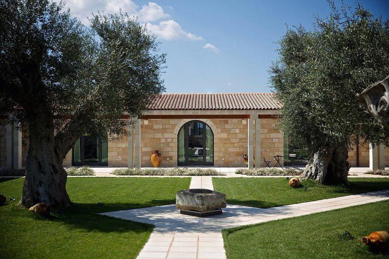 Masseria Stali – Binnenplaats met olijfbomen, Lecce