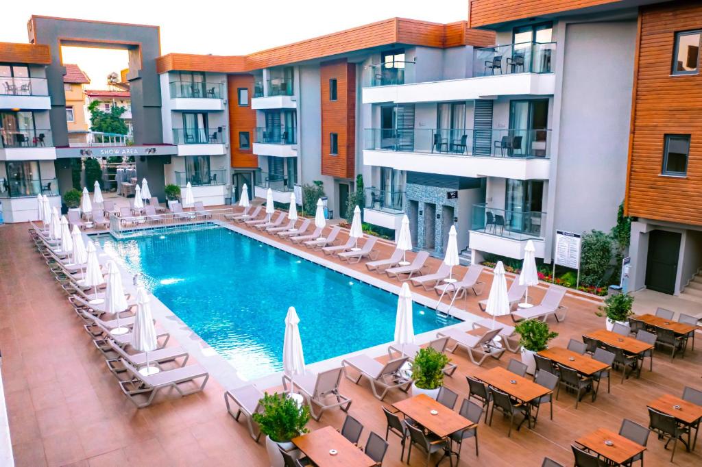 Side Amour Hotel – Zwembad met parasols, Side