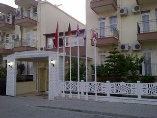 Side Amour Hotel cover
