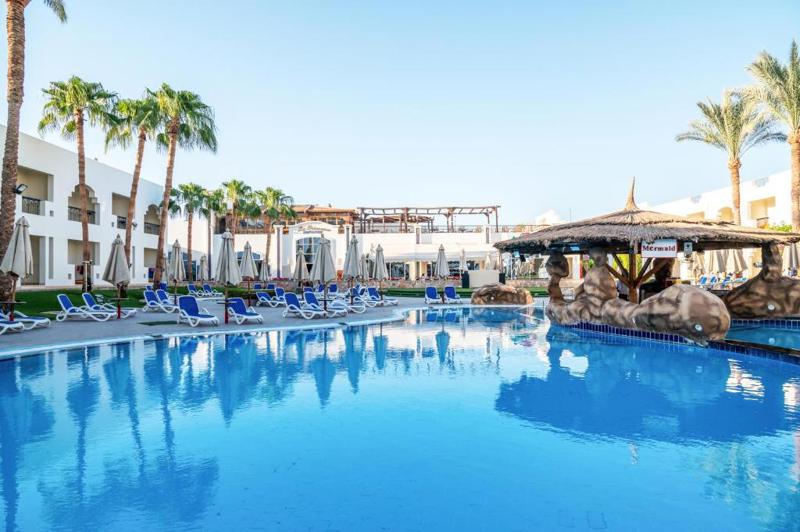 Xperience St. George Homestay – Zwembad met rieten dak, Sharm el Sheikh