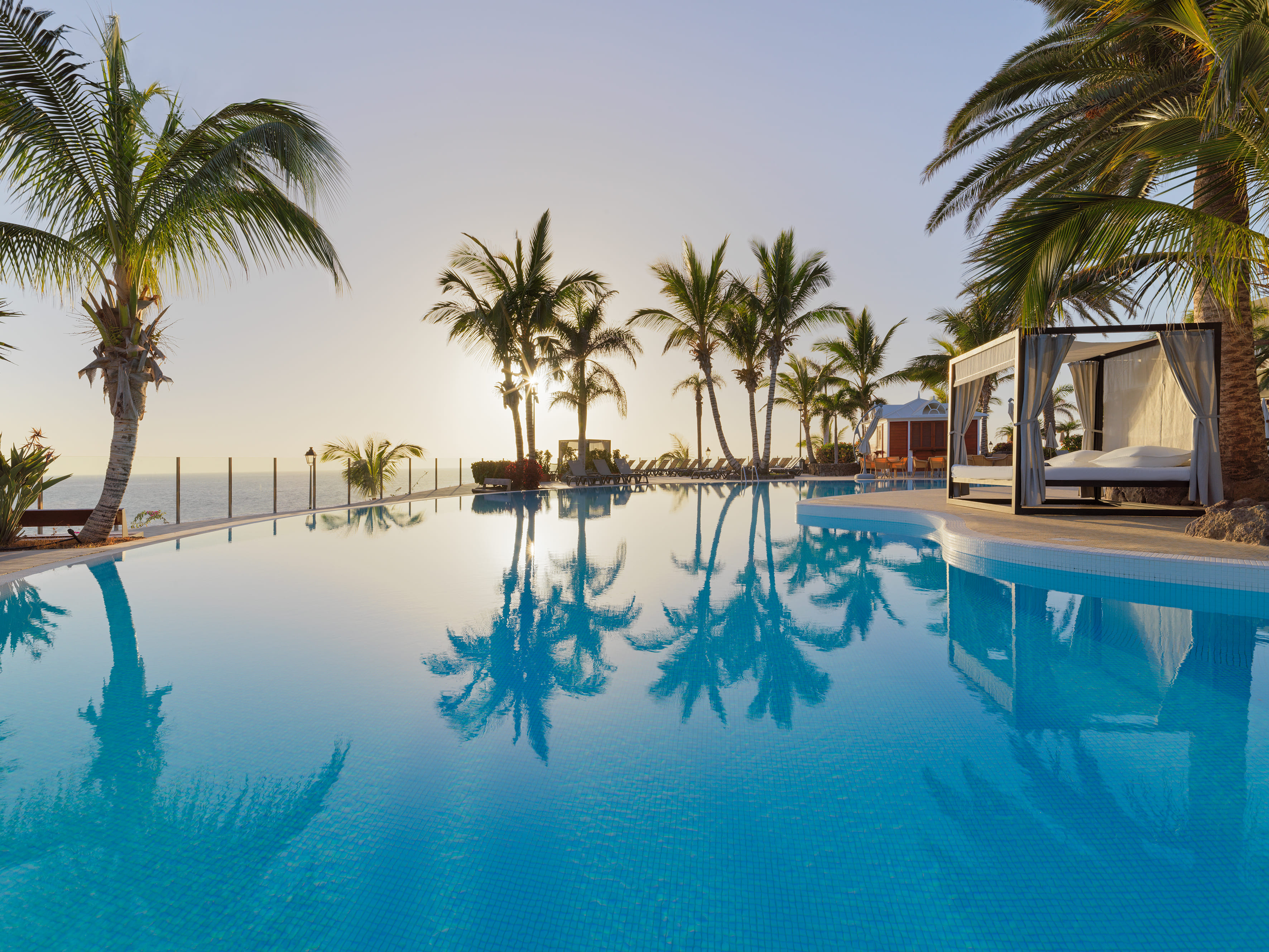 ADRIAN Hoteles Roca Nivaria – Zwembad bij zonsondergang, Playa Paraíso