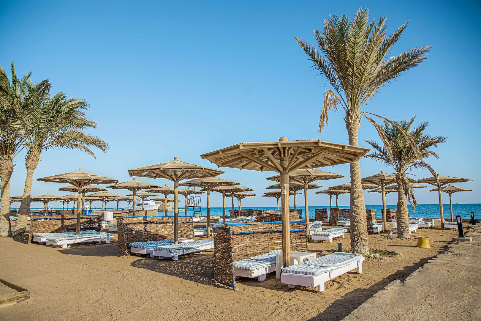 Palm Beach Resort – Strand met parasols, Hurghada