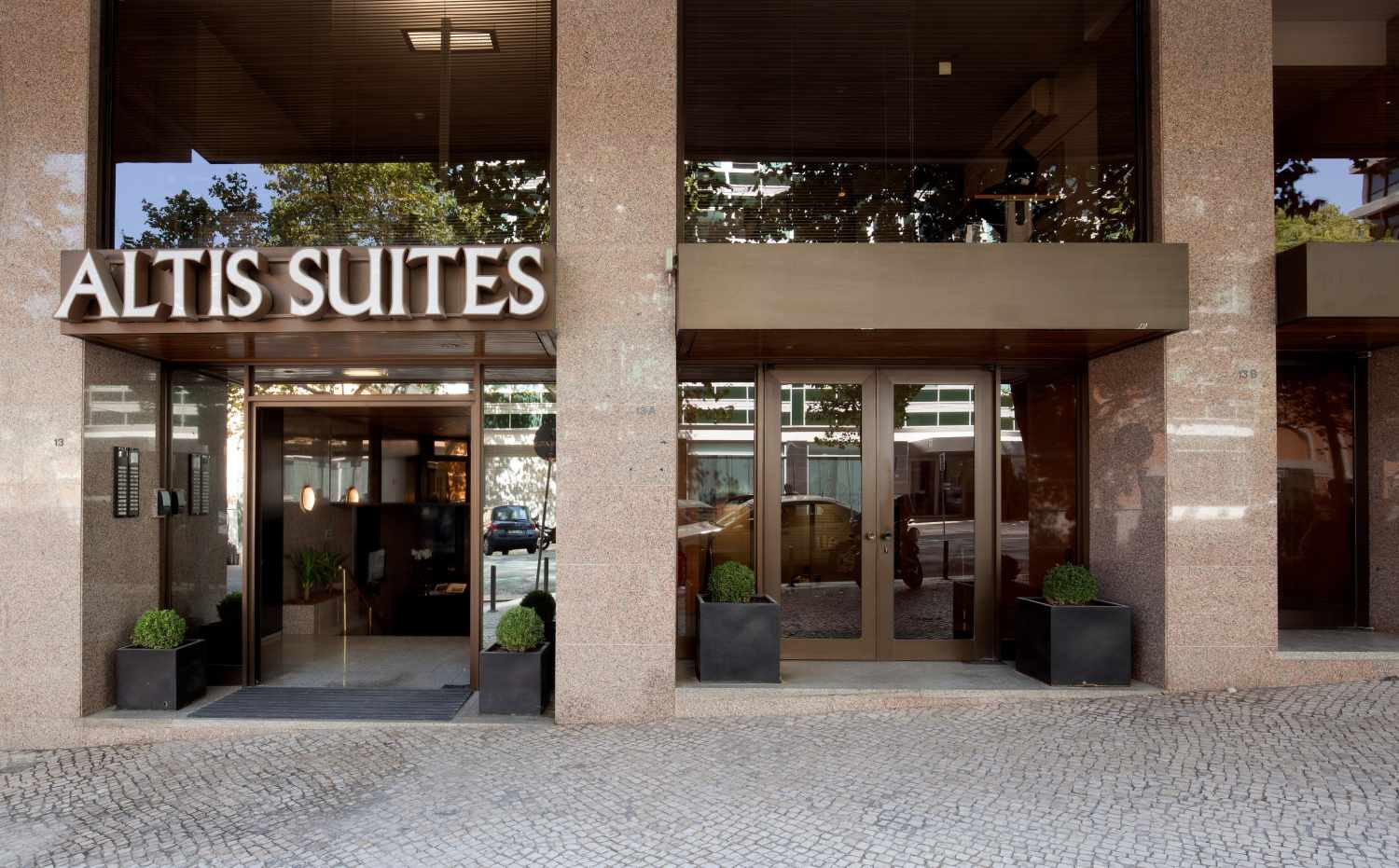 Altis Suites Hotel de Apartamentos cover