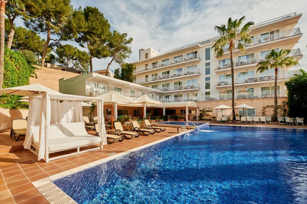 Hotel ROC Oberoy cover
