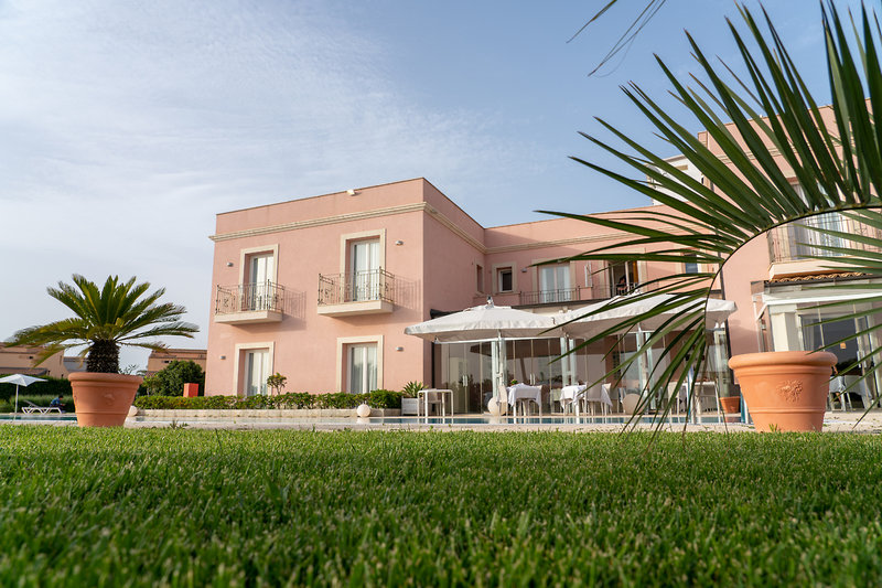 Hotel Danieli Pozzallo – Roze hotel met tuin, Pozzallo
