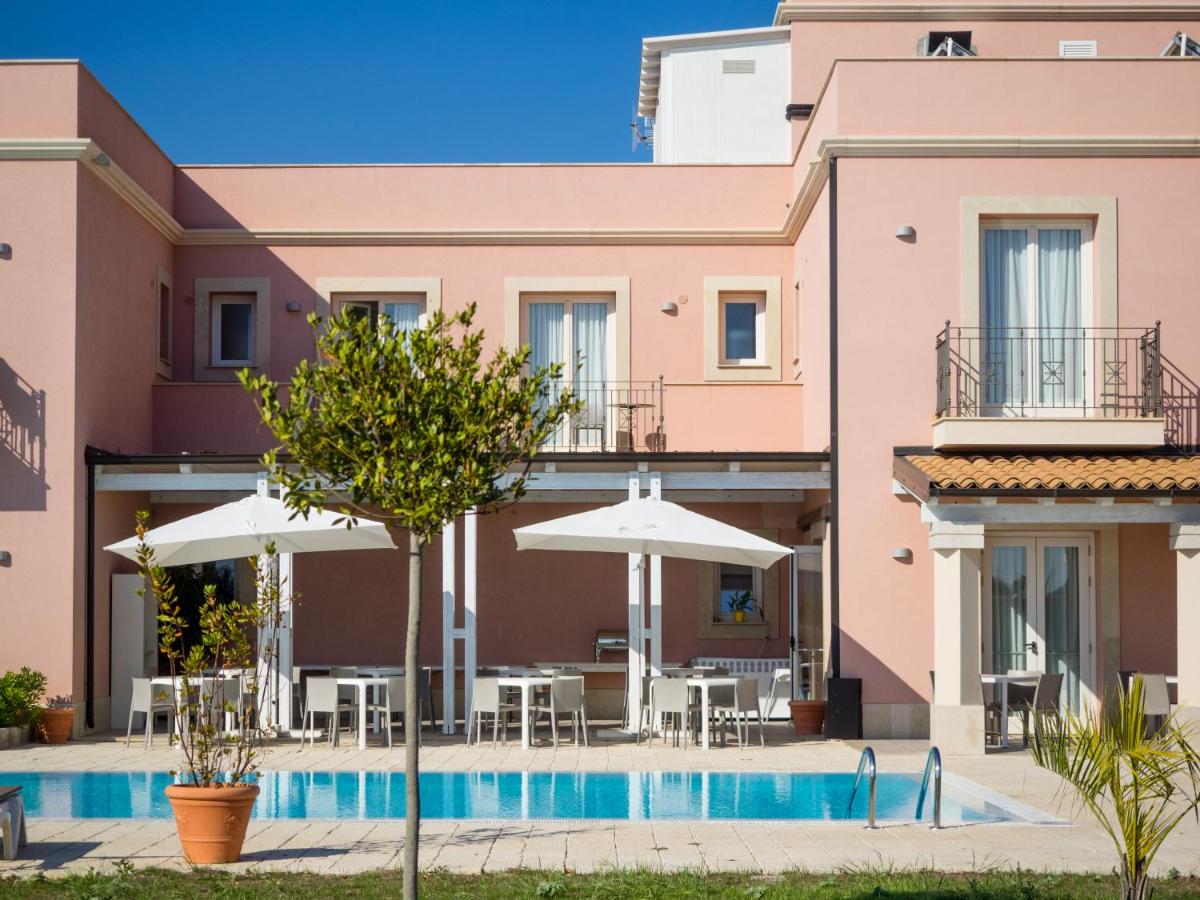 Hotel Danieli Pozzallo – Terras bij het zwembad, Pozzallo