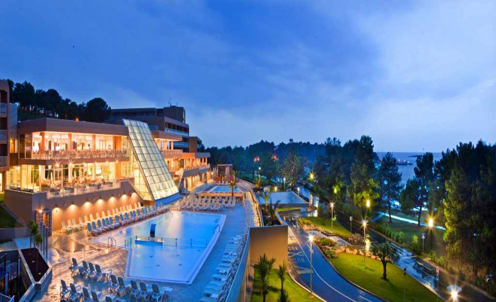 Hotel Molindrio Plava Laguna – Resort bij avondlicht, Porec
