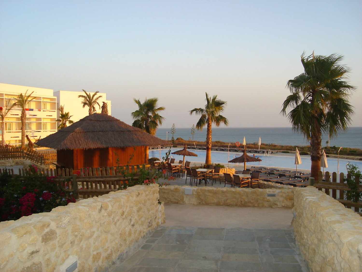 Hotel Garbí Costa Luz – Zwembad bij zonsondergang, Conil de la Frontera