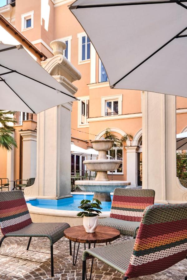 JO&JOE Roma – Binnenplaats met fontein, Rome