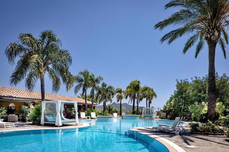 Cruccuris Resort cover