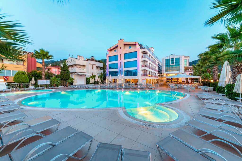 Hotel Ideal Pearl – Zwembad bij avond, Marmaris