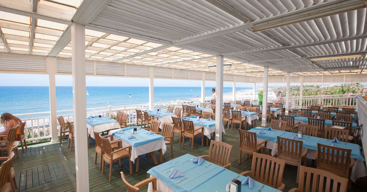 Club Side Coast Hotel – Restaurant aan zee, Colakli