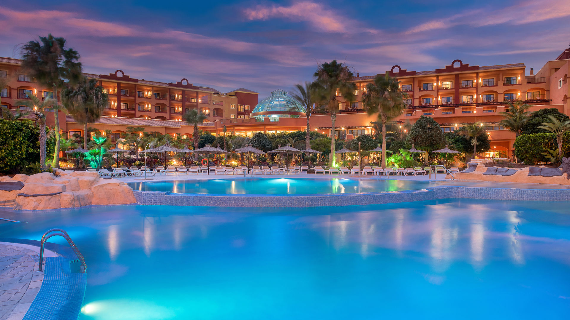 Sheraton Fuerteventura Beach, Golf & Spa Resort – Zwembad bij avond, Caleta de Fuste